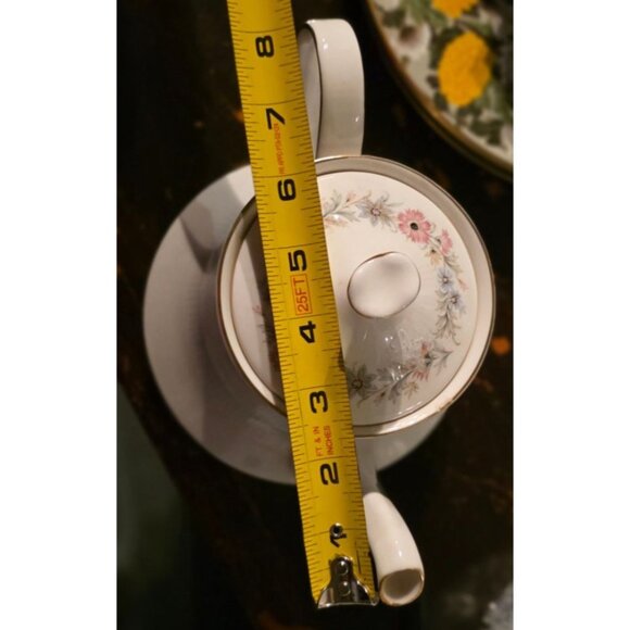 Vintage Tea Pot Royal Albert Belinda Bone China Floral 1966 England 7" - Picture 9 of 16